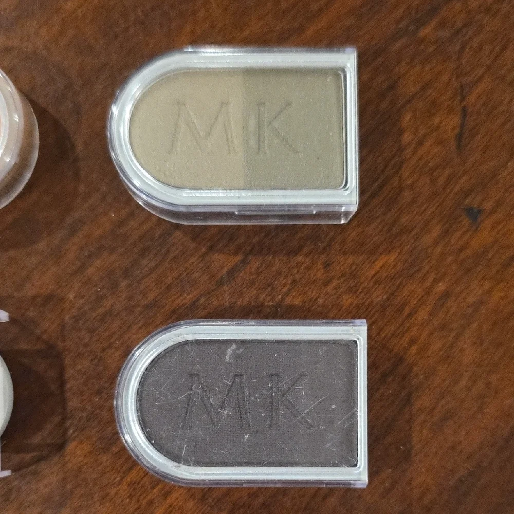 (J52) 4 Mary Kay Make Ups
